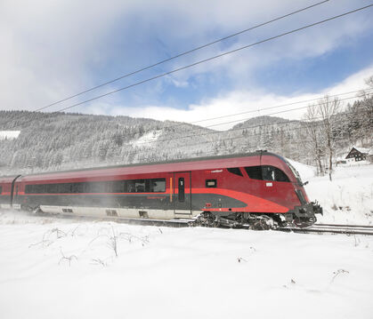 Ab in den Schnee – per Bahn direkt ab Stuttgart bis nach St. Anton.  FOTO: ÖBB HARALD EISENBERGER