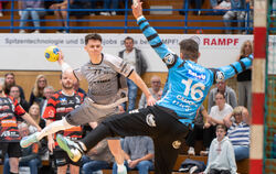 Erzielt kurz vor Schluss das 27. Tor für den TV Neuhausen: Dustin Böhm.  FOTO: SCHANZ