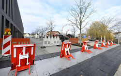 Eine mobile Sperre an der Stadthalle soll den Weihnachtsmarkt im Reutlinger Bürgerpark schützen.