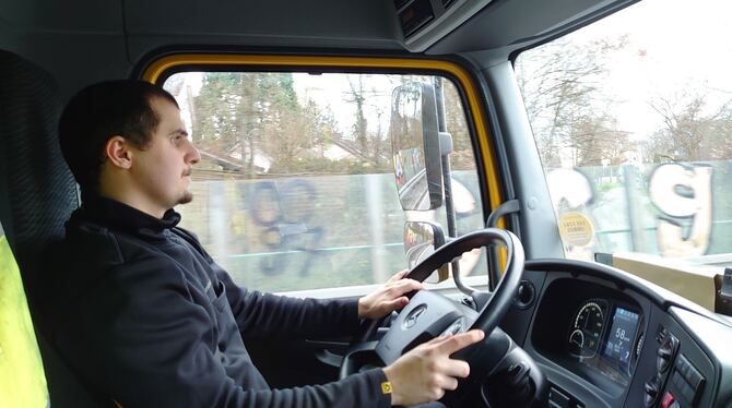 Leon Klaß ist Berufskraftfahrer bei der Post.