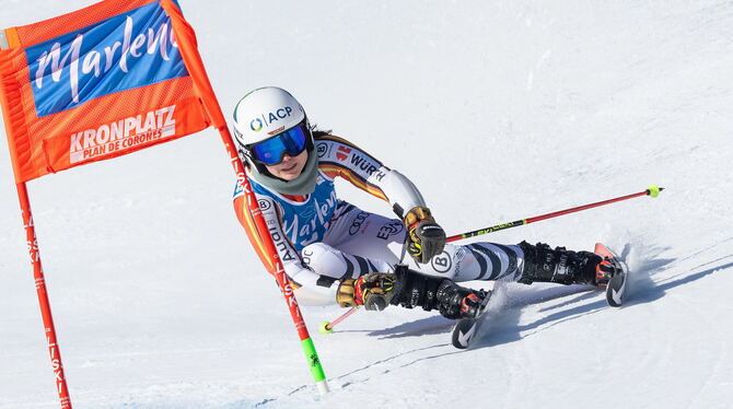 Aktion, Frauen Jana Fritz: Hier im Januar 2025 beim Weltcup am Kronplatz.