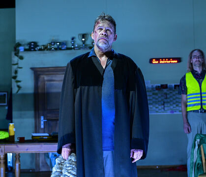 Richter Adam, Schreiber Licht: Martin Bringmann, Rolf Kindermann.