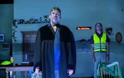 Richter Adam, Schreiber Licht: Martin Bringmann, Rolf Kindermann.