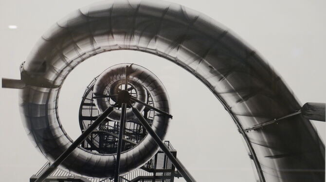slide tower fotografie horst hirning photoclub ausstellung vhs reutlingen foto hirning WieTentakel eines Riesenkraken: »Slide Tower« (Rutschturm) von Horst Hirning.