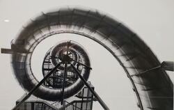 WieTentakel eines Riesenkraken: »Slide Tower« (Rutschturm) von Horst Hirning.