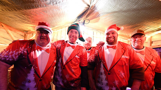 Gute Stimmung: Weihnachtsmarkt in Gönningen.