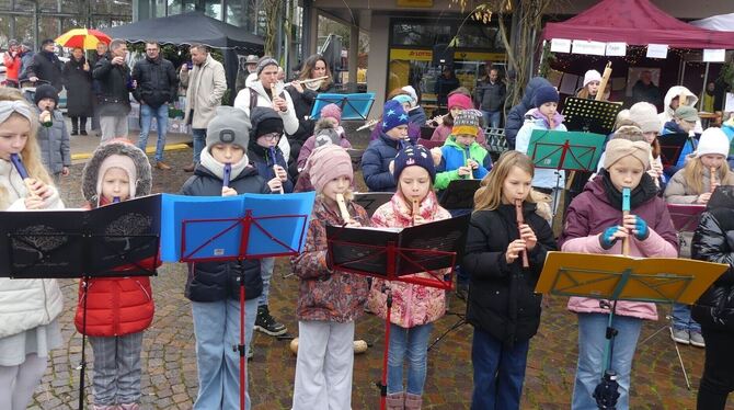 Das Blockflötenensemble der Musikschule gehört fest zum Weihnachtsmarkt Pliezhausen.