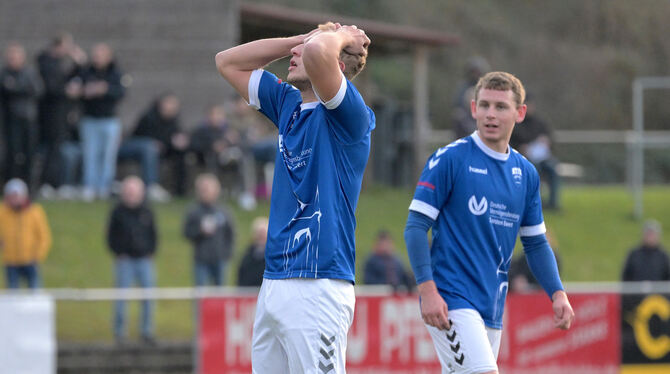 Kann es nicht glauben: Pfullingen-Angreifer Marvin Krüger. FOTO: BAUR Kann es nicht glauben: Pfullingen-Angreifer Marvin Krüger. FOTO: BAUR