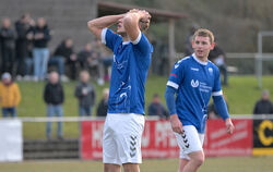Kann es nicht glauben: Pfullingen-Angreifer Marvin Krüger.  FOTO: BAUR