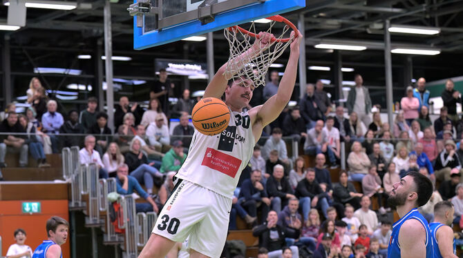 Zeigt sein bislang bestes Spiel im Reutlinger Trikot: Ravens-Center Aike Bensmann.