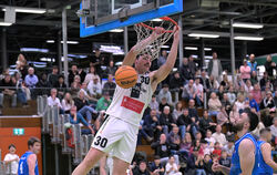 Zeigt sein bislang bestes Spiel im Reutlinger Trikot: Ravens-Center Aike Bensmann.