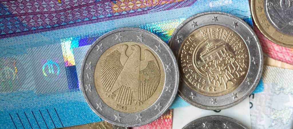 Euro-Münzen und Banknoten könnten um eine ganzheitliche, europäische Variante ergänzt werden: Der digitale Euro ist in Planung. 