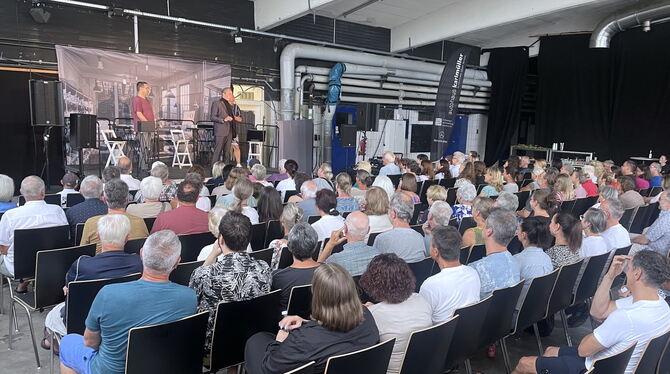 Eine von 22 städtischen Veranstaltungen beim Kultur-Open-Air: Mentalmagier Andy Häussler trat in der Bogenhalle auf.