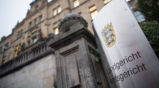 Vergewaltigungsprozess vor dem Tübinger Landgericht: Ein Angeklagter aus Paderborn bestreitet die Vorwürfe und behauptet, dass s