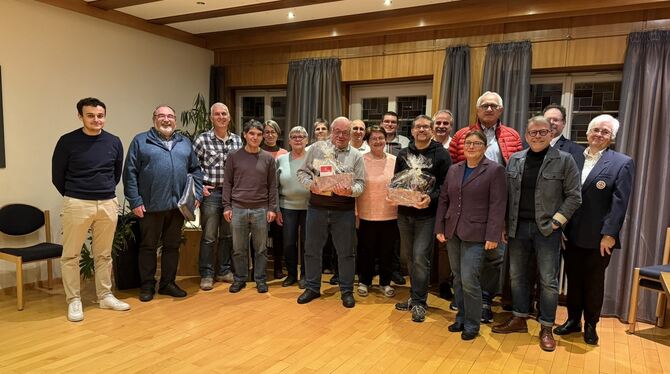 Viele Lebensretter, aber nicht alle Vielfach-Spender waren anwesend. FOTO: ZELLER-RAUSCHER Viele Lebensretter, aber nicht alle Vielfach-Spender waren anwesend. FOTO: ZELLER-RAUSCHER