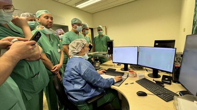 Mediziner aus der Ukraine informieren sich in Tübingen über neue Behandlungsmethoden bei Krebspatienten.