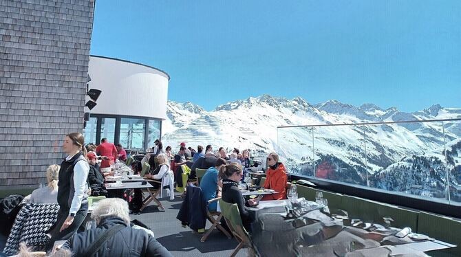 Genuss mit Aussicht: Hoch über St. Anton lockt die Verwallstube mit edler Drei-Hauben-Küche.