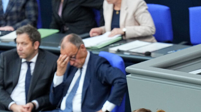 lbn, brb, Soziales, Bundestag, Rente, Parteien Heidi Reichinnek, Fraktionsvorsitzende Die Linke, spricht nach der Regierungserklärung des Bundeskanzlers im Plenum des Bundest