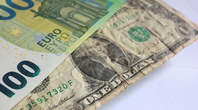 Dollar und Euro Dollar und Euro