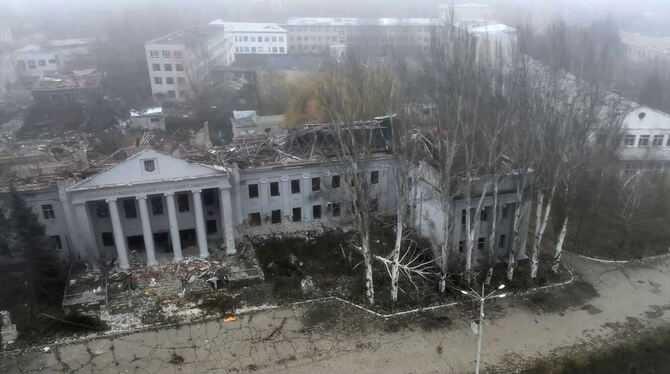 Ukraine, Russland, Donetsk, Krieg, Konflikte Eine Luftaufnahme eines beschädigten Gebäudes der Nationalen Technischen Universität in Pokrowsk, einer Stadt in der Region Done