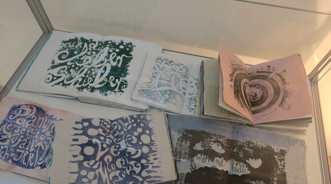 Lithografiekunst nimmt bei Ulrike Franz gerne auch die Form von Büchern an.