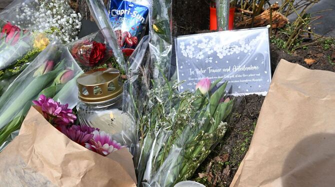 Unfallstelle eines mutmaßlichen Autorennens mit Todesopfern