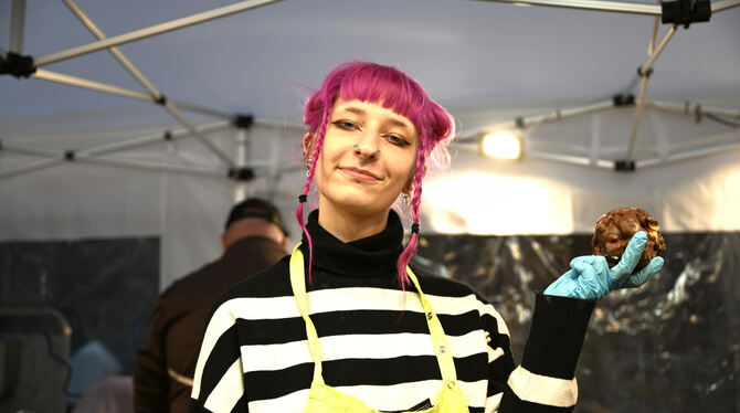 Schokoball gefällig? Die Chocolart verwandelt noch zwei Tage lang die Tübinger Altstadt in ein farbenfrohes Paradies für Leckerm Schokoball gefällig? Die Chocolart verwandelt noch zwei Tage lang die Tübinger Altstadt in ein farbenfrohes Paradies für Leckerm