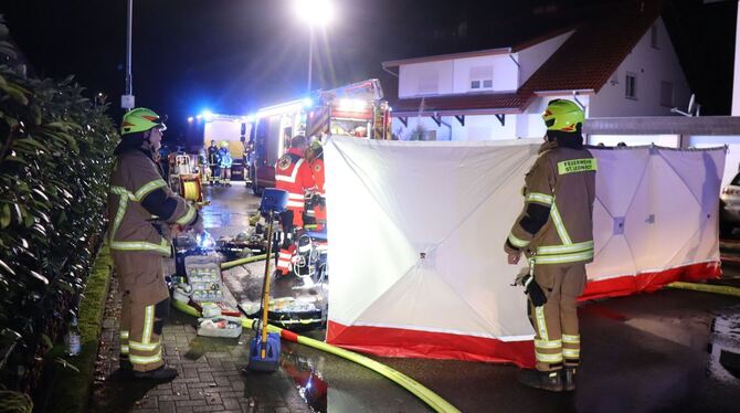 Zwei Tote bei Brand in Einfamilienhaus Zwei Tote bei Brand in Einfamilienhaus