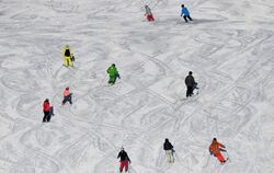 Jugendlicher stirbt bei Sturz neben einer Skipiste