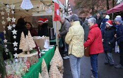 Viele Schulklassen nutzten die Weihnachtsmärkte, um die Kasse für ihre Klassenfahrten aufzubessern - wie hier in Ödenwaldstetten