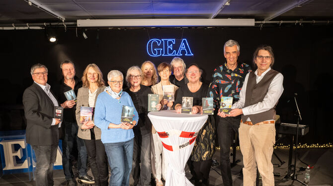 Gea Kriminacht Autorinnen und Autoren mit dem Moderations-Duo.