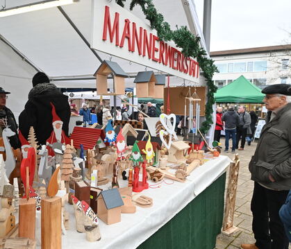 Männer im Unruhestand haben gebastelt für den  Rommelsbacher Weihnachtsmarkt