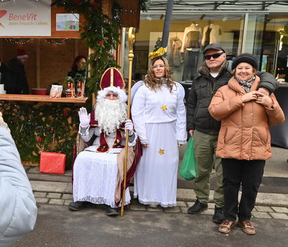Erstmals ein echter Nikolaus in Mössingen: Da waren Selfies gefragt.