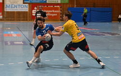 Mit neun Treffern ist Felix Zeiler (links) bei der Niederlage der torgefährlichste Pfullinger.