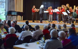 Zeit für gemütliche Begegnung: Die Senioren der Gesamtstadt Mössingen, unterhalten von der Blockflötengruppe der Jugendmusikschu