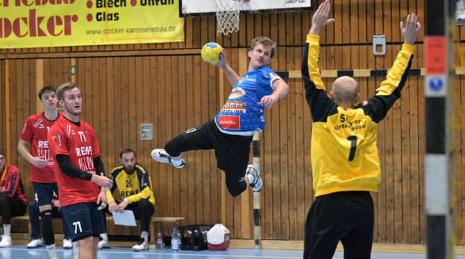 Tobias Haase wirft zwei Feldtore und verwandelt sechs Strafwürfe. FOTO: BAUR Tobias Haase wirft zwei Feldtore und verwandelt sechs Strafwürfe. FOTO: BAUR