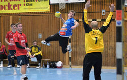 Tobias Haase wirft zwei Feldtore und verwandelt sechs Strafwürfe. FOTO: BAUR