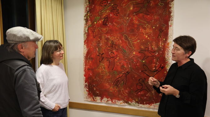 Vernissage Ramona Meissner Bürgertreff Pfullingen Künstlerin Ramona Meissner (rechts) im Gespräch mit Besuchern
