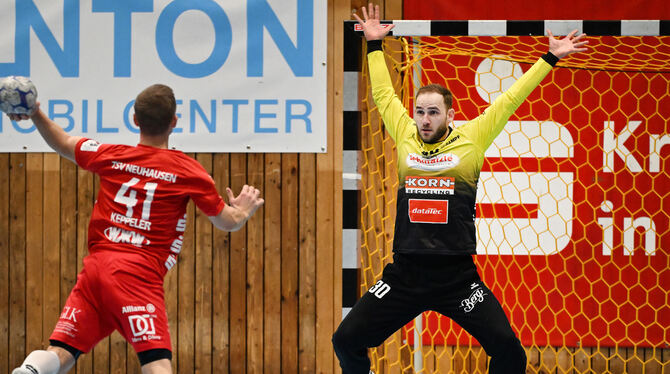 Handball 3. Liga Männer VfL Pfullingen Seit elf Toren bei den Aktiven im Tor des VfL Pfullingen: Daniel Schlipphak (rechts).
