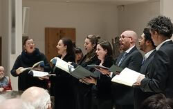 Für besondere Momente sorgten die sieben Sänger mit unbegleiteten Chorälen.