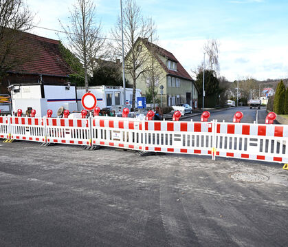 Freigabe verschoben: Die Oferdinger Ortsdurchfahrt bleibt weiterhin eine Baustelle.