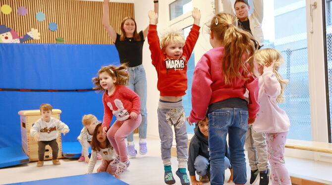 2025-11-24 Bewegungskita VfL Pfullingen,Kindergarten,Kinder,Sport,Turnen,Linda Holderle Das zentrale Anliegen in der VfL-Kita heißt Bewegung. Dafür gibt's viel Platz und jede Menge Geräte zum Toben, Hüpfen, Rennen, K