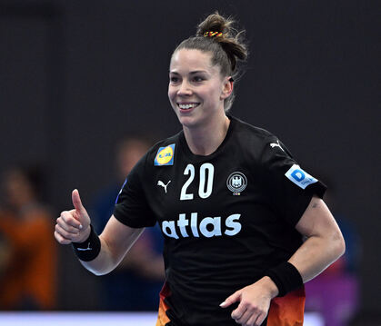 »Alles ist möglich«. sagt Rückraumspielerin Emily Vogel vor dem WM-Halbfinale gegen Frankreich.  FOTO:GAMBARINI/DPA