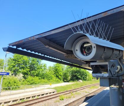 Eine Kamera am Mössinger Bahnhof. In Tübingen möchte Oberbürgermeister Boris Palmer auch den Bahnhofsvorplatz mit Kameras überwa