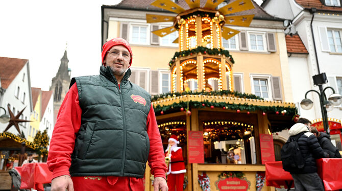 Hermann Zimmermann Glühweinpyramide Glühweinpyramiden-Besitzer Hermann Zimmermann fürchtet um seine Existenz.