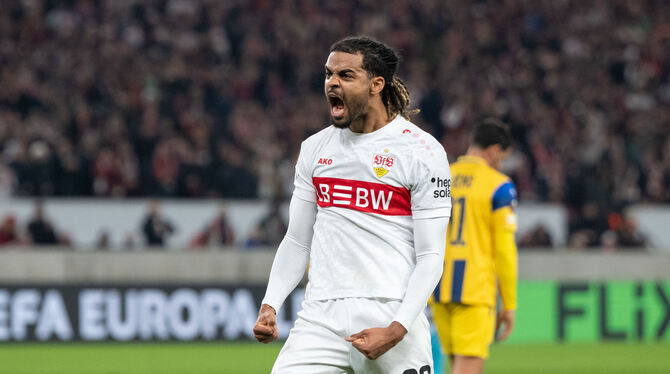 Lorenz Assignon jubelt nach seinem Treffer zum 1:0.