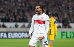 Lorenz Assignon jubelt nach seinem Treffer zum 1:0.