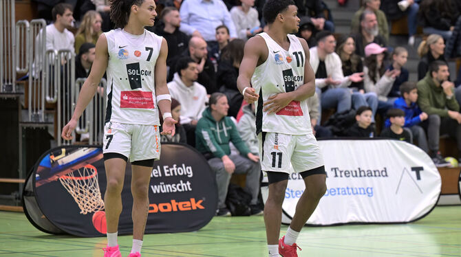 1. RL, 1. Regionalliga, Basketball, DBB, Maenner, Saison 2025/26, Suedwest, TSG Solcom Ravens Reutlingen Aushängeschilder und Leistungsträger der TSG Solcom Ravens Reutlingen: Lino Duarte (links) und sein älterer Bruder Noel.