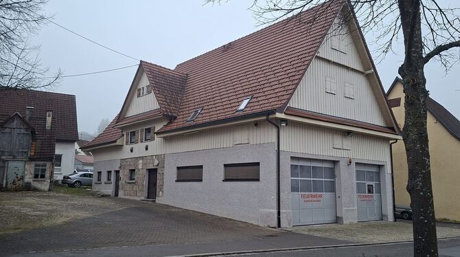 Feuerwehr Erpfingen Ortsmitte Feuerwehrhaus Sonnenbühl Alt und nicht mehr den Anforderungen entsprechend: Der Gemeinderat beschließt mehrheitlich, dass ans Feuerwehrhaus in Erpfingen