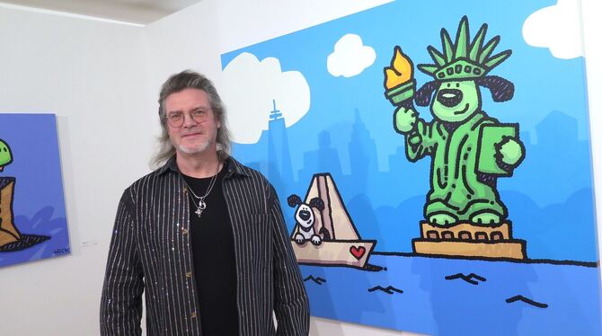 Der US-amerikanische Pop-Art-Künstler Ed Heck in seiner Ausstellung in der Tübinger Galerie Art 28.
